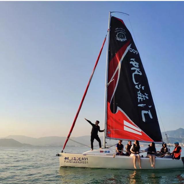 眼里有光是什么意思，男人看女人眼里有光是什么意思（那些眼里有光的年轻人）