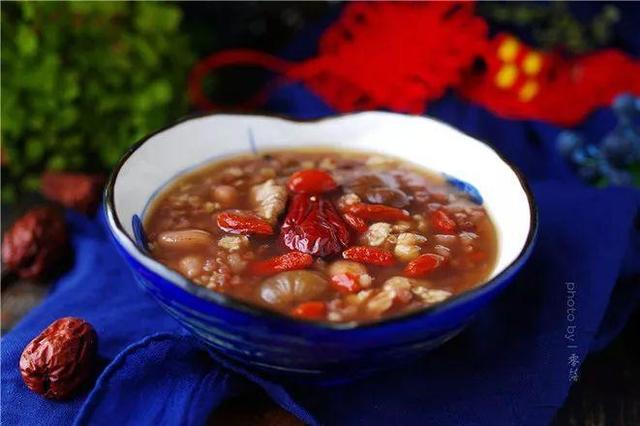 醋泡大蒜变绿色方法，立马变得绿油油