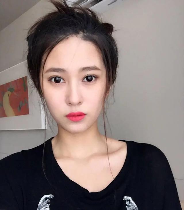 钟鹿纯微博,钟鹿纯这位女网红到底有何魅力可以甩掉王思聪(首钢男篮