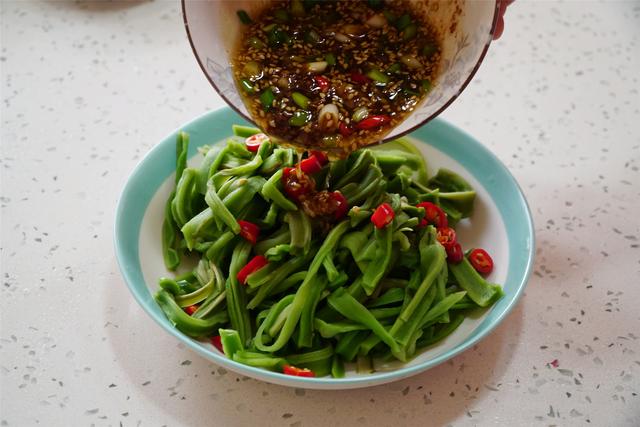 贡菜是什么菜做的，贡菜到底是什么菜（碰上这菜我从不放过）