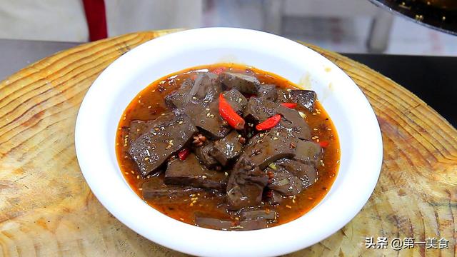 鸭血的家常做法，家常鸭血正宗做法（喜欢吃鸭血的不要错过）