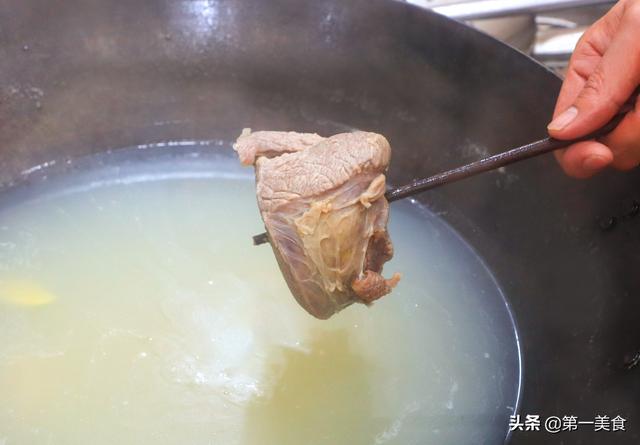 牛肉汤要怎么做，地道的家常牛肉汤做法