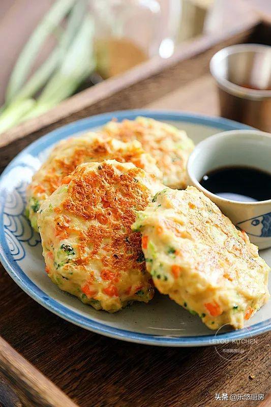 鸡肉饼的做法，汉堡鸡肉饼的做法（减肥也不用吃的太素）