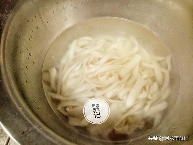 生面怎么炒，生面可以直接炒吗（炒刀削面别直接下锅）