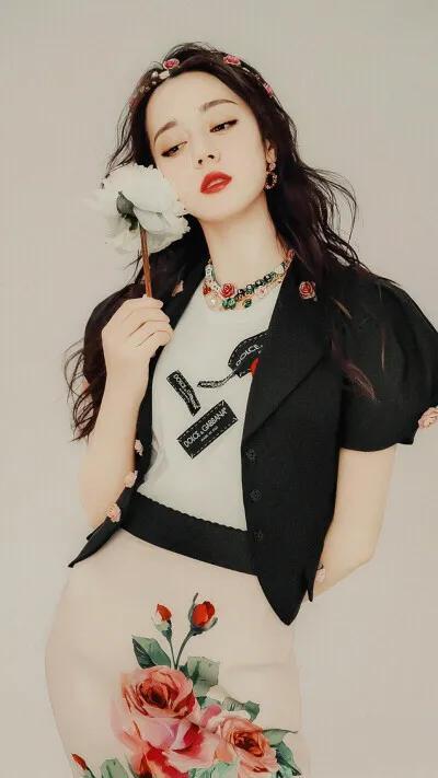 迪丽热巴的脱身照(迪丽热巴的脱身照片高清)