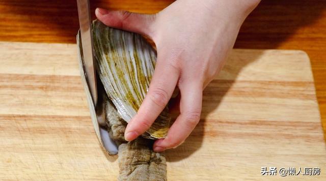 象拔蚌是什么，象拔蚌是什么梗?真正的象拔蚌好吃吗（配上春天的韭菜和豆芽）