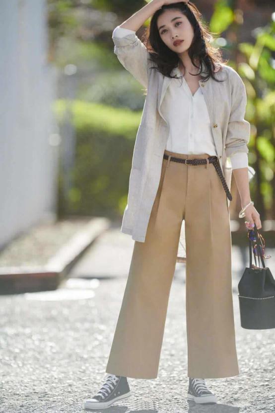 女孩子穿大脚裤配什么上衣夏天穿好看,大脚裤搭配上衣图片