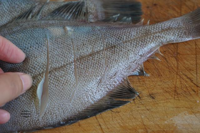 正宗馋嘴鱼的做法，正宗馋嘴鱼的做法和配料（胶东人最爱的红烧鱼做法）