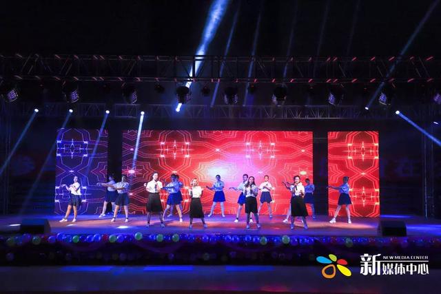 外婆的澎湖湾串词，外婆的澎湖湾串词主持人（2019元旦晚会）