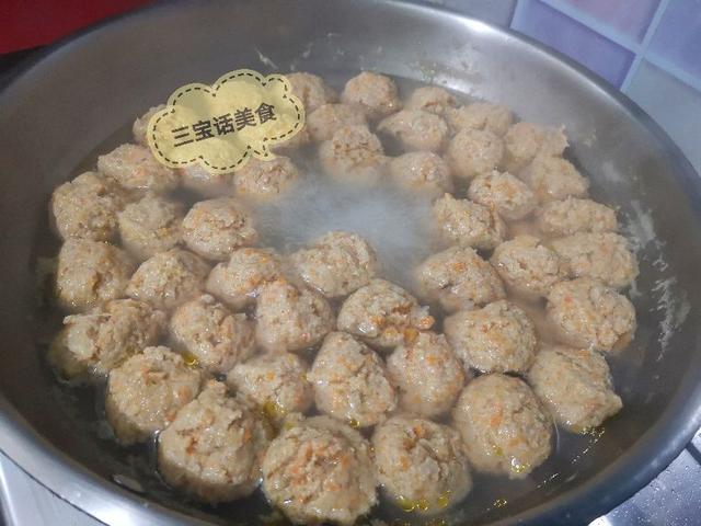 羊肉肉丸汤的做法，三宝自制羊肉丸子汤