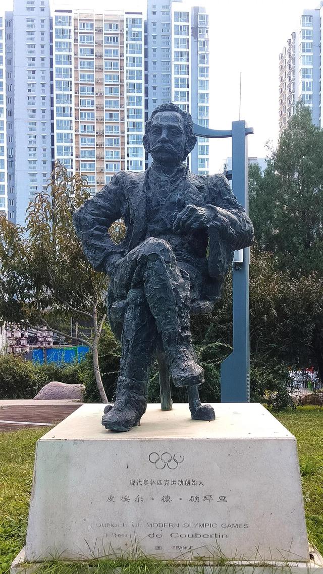 雕塑设计说明，雕塑设计说明400字（雕塑作品稍详细的说明）