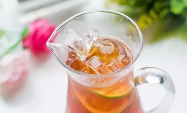 1升豆油等于多少斤，1升食用油等于多少斤油（放入油中的冰块上浮还是下沉）