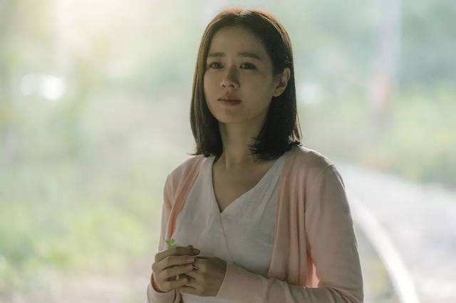 谭松韵原名，谭松韵的个人简介是怎么样的（1字之差意义却不同）