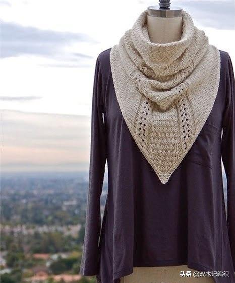 三角围巾的戴法，三角围巾怎么戴（漂亮的三角形围脖编织款式）