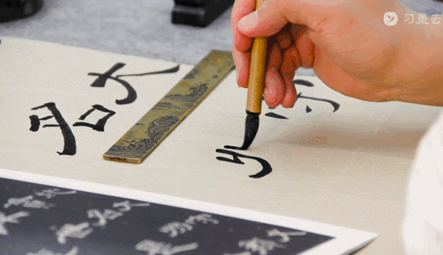 初学者怎样练毛笔字 教你写出好看的书法，初学者怎样练毛笔字（初练毛笔字，究竟如何开始写）