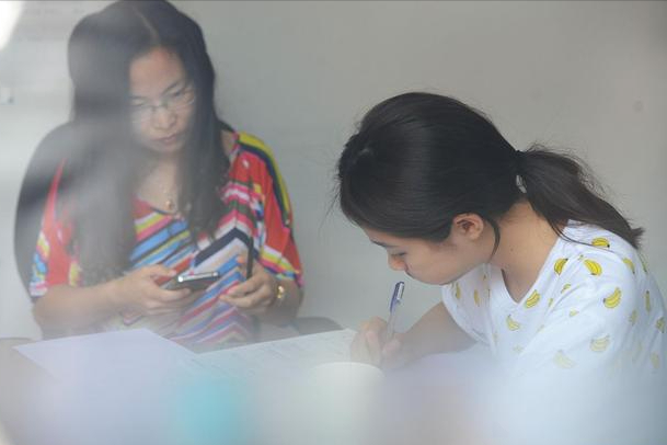 上饶中学校长（带头违规）