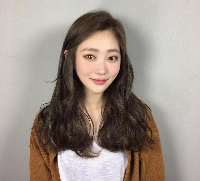 染完头发可以用洗发水吗,刚染完头发可以用洗发水吗(难怪头发毛躁还