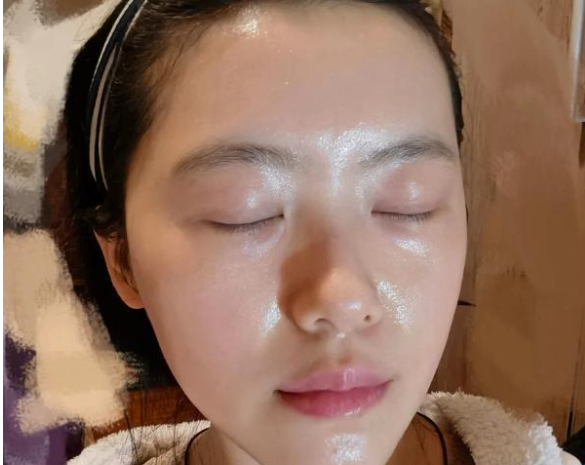 高档化妆品成分含有什么，化妆品都有什么主要成分（最近很火的“以油养肤”）