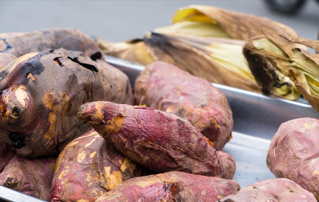 甜薯去皮的方法，剥皮薯怎么做好吃（烤红薯不要直接放进烤箱烤）