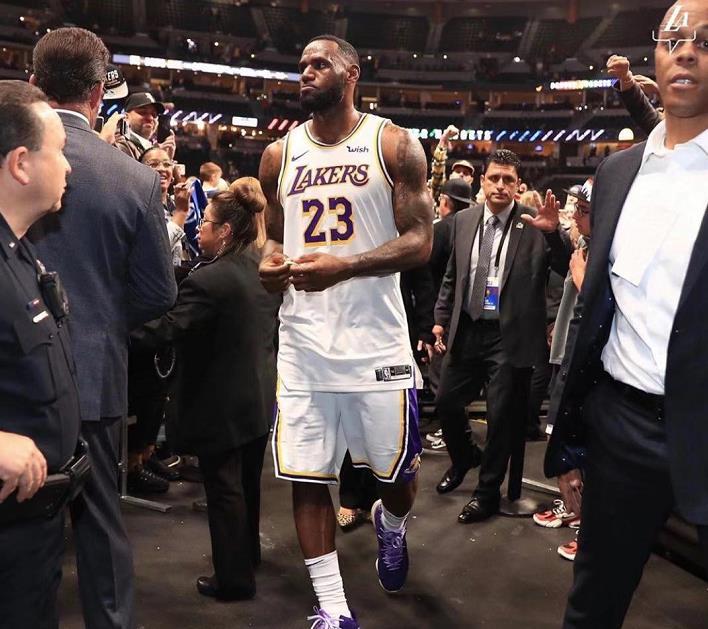 其中得分一直是最受关注的纪录,乔丹10次得分王历史第一,贾巴尔38387