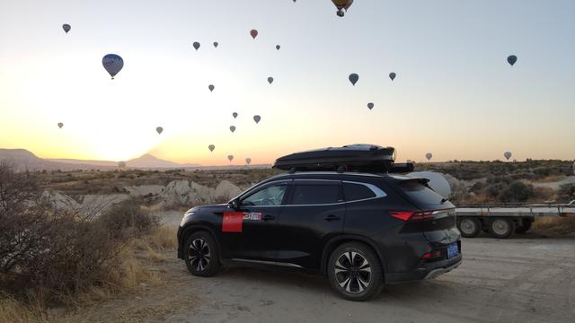 热气球下面的篮子叫什么，上面一个气球下面一个篮子（在热气球盛开的卡帕多奇亚）