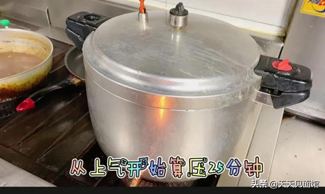 红烧牛排的做法，红烧牛排最正宗的做法（厨师长给你揭秘做法。）