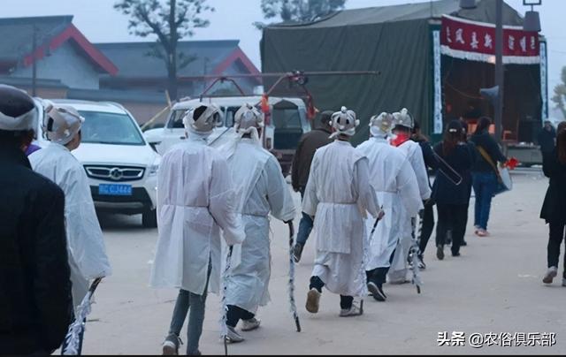 老人百日祭奠准备什么，老人百日祭奠怎样办（让逝者家属越难受越代表孝顺）