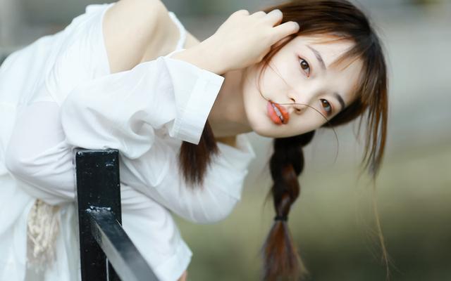 眼霜一天用几次，眼霜的用法（眼霜涂的越多越好）