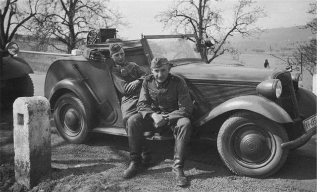 易北河会师，易北河会师纪念日（二战老照片：苏美易北河会师）