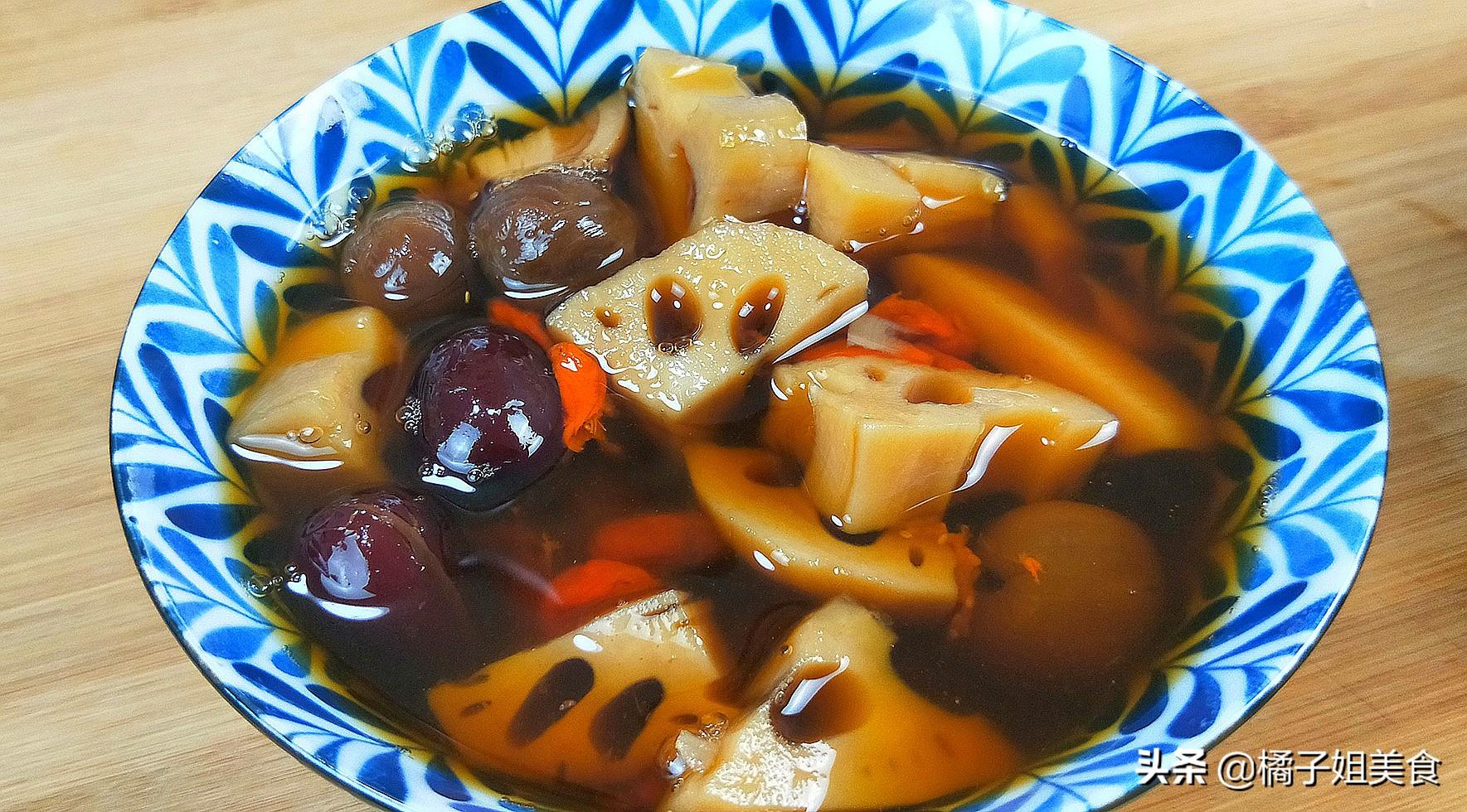 蓮藕紅棗桂圓湯 簡單易做 補(bǔ)氣補(bǔ)血 美容養(yǎng)顏 潤燥止渴-起舞食譜網(wǎng)