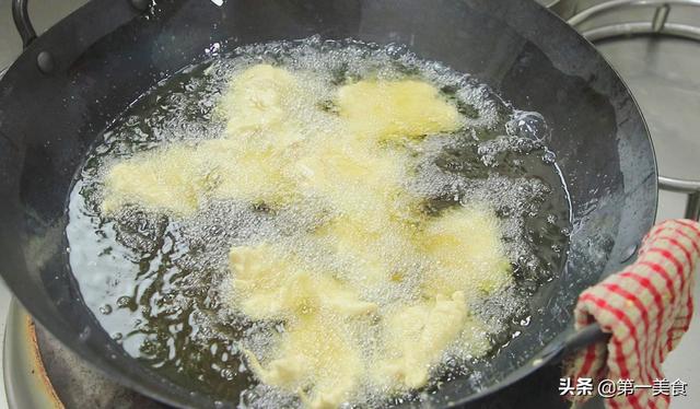 炸酥肉的家常做法，酥肉制作方法（厨师长教你传统炸酥肉的家常做法）