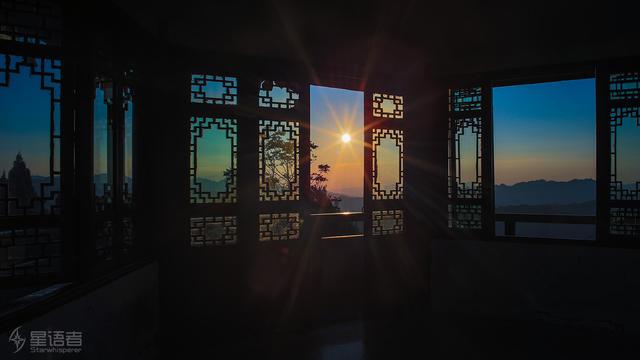 张家界的西边是哪里，张家界另一半的美——天外奇石坠人间