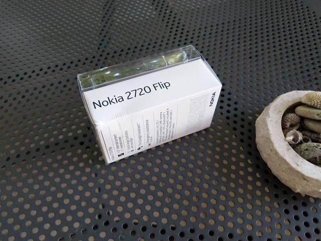翻盖经典的回归：Nokia 2720 Flip 评测