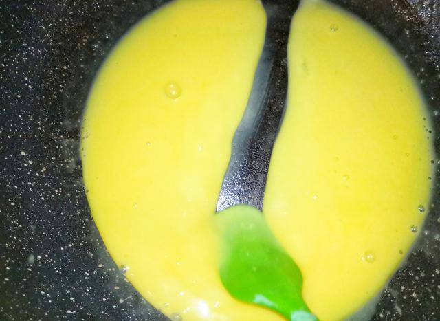 做冰淇淋的方法，做冰淇淋怎么做最简单的方法（想吃冰淇淋不用出门买）