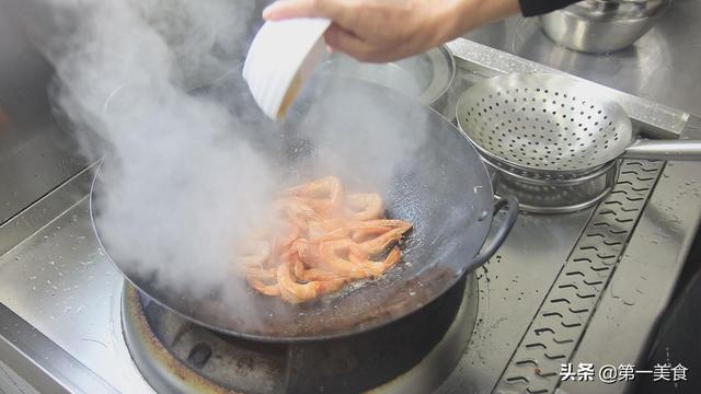 油焖大虾用什么虾，六种油焖大虾的做法（大虾怎能只煮或炸着吃）