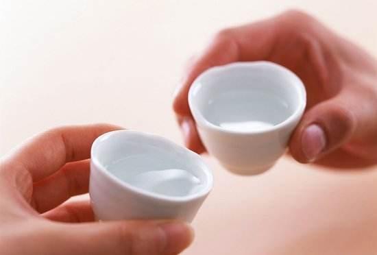 女人都是泡椒凤爪什么意思，女人为什么叫泡椒凤爪（如酱香酒一样的女人）