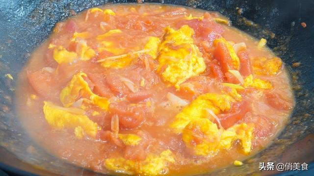 西红柿炒鸡蛋怎么炒才好吃，西红柿炒鸡蛋要怎么做才好吃呢（难怪酒店的西红柿炒鸡蛋那么好吃）
