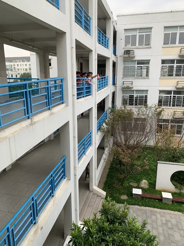 鸡蛋撞地球的做法，鸡蛋撞地球制作方法（“鸡蛋撞地球”—玩转科技秀）