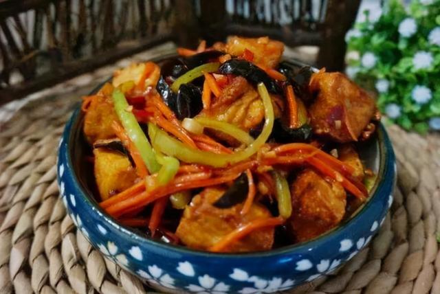 红烧培根金针菇的做法，烧烤培根金针菇的做法（每次做家人都说很好吃）