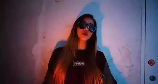 骗自己歌词，骗自己歌词含义（你一定刷到过她的歌）