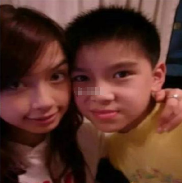 赵丽颖的弟弟赵建飞，赵丽颖的亲弟（陈慧琳：他就是我的粘贴）