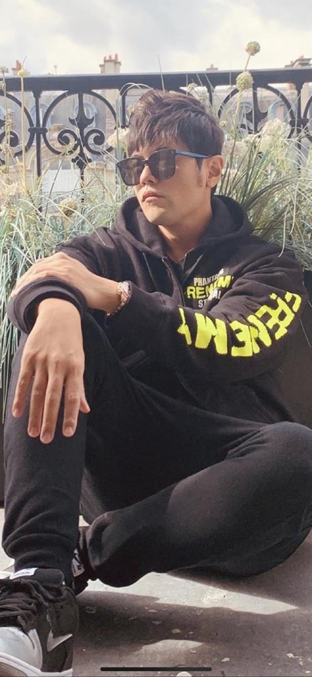 周杰伦高清图片，周杰伦照片（周杰伦高清壁纸：我不曾等雨停）