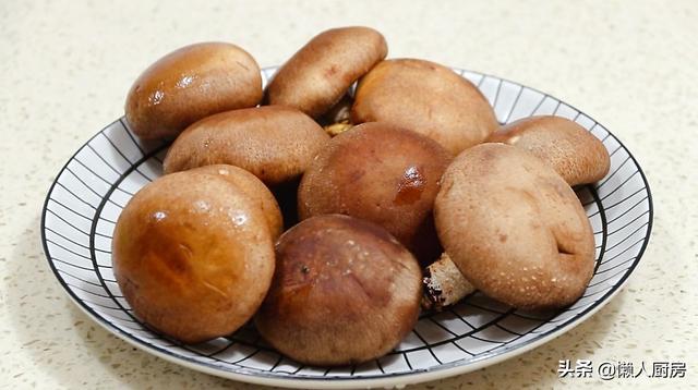 炒冬菇怎么做，冬菇怎么做好吃（炒菜再也不加味精了）