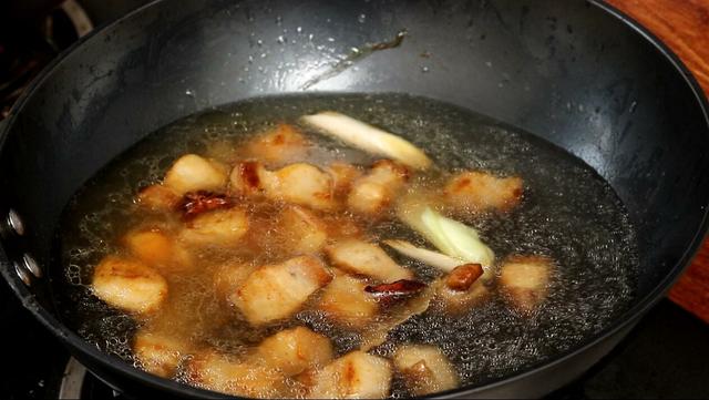上海红烧肉家常做法简单不油腻，红烧肉的家常做法