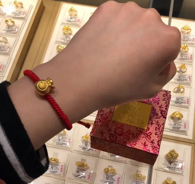 周大福有银饰吗，周大福珠宝有银饰品吗（赵雅芝代言的老凤祥居然这么时尚）