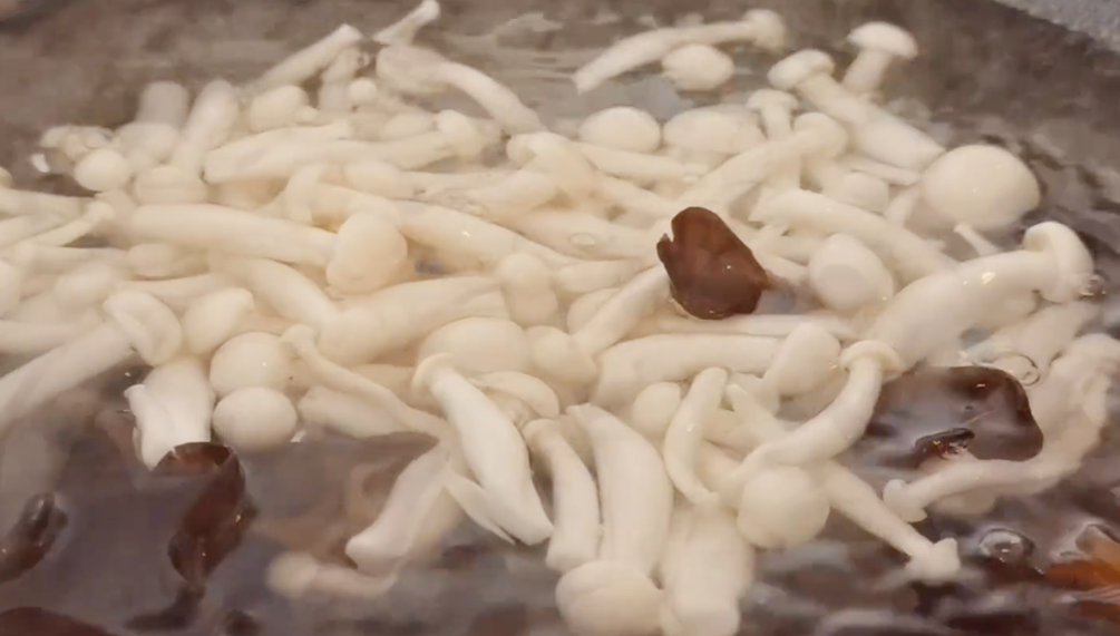 图片[5]-【白玉菇炒鸡蛋】做法步骤图 简单营养又美味 孩子常吃身体好-起舞食谱网