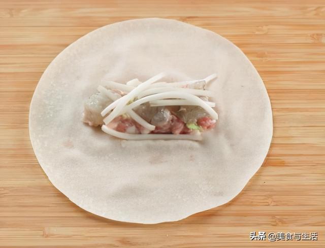 家庭自制春卷皮，煎饼果子面糊的做法（教你在家做春卷）