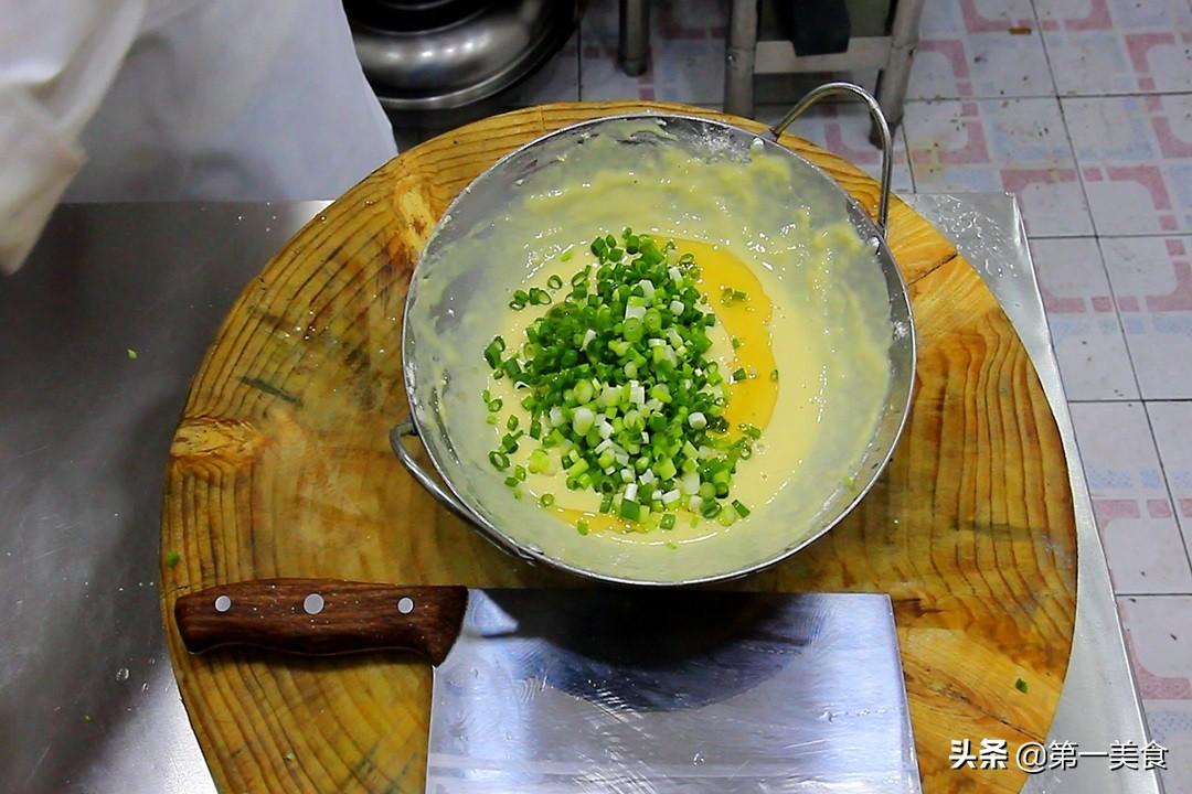 鸡蛋饼怎么煎，鸡蛋灌饼的制作（两分钟做早餐鸡蛋饼）