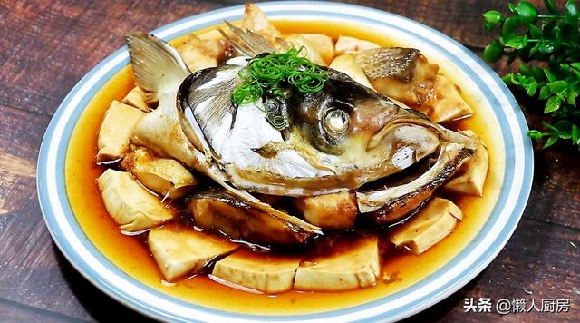 鱼头豆腐的做法，酸菜鱼头豆腐的做法（教你豆腐鱼头的懒人做法）