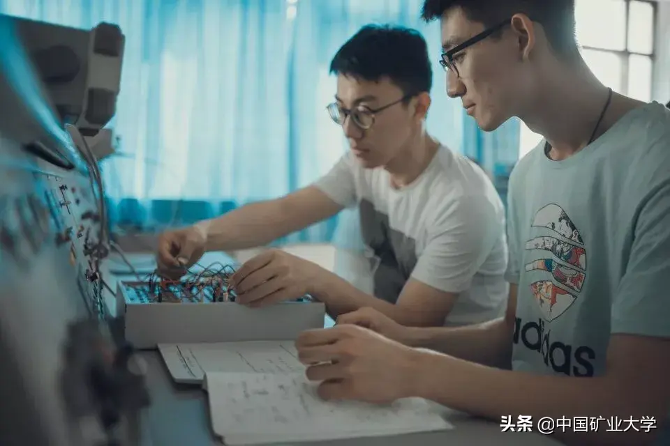 中国矿业大学校歌（从A到Z）